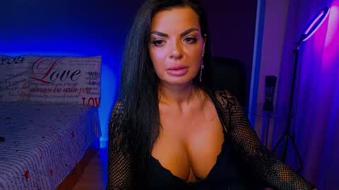 Snapshot of _milani_ chatting on 09.23.25 Milani online show from 09.23.25