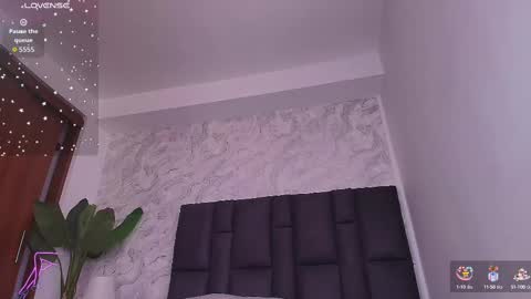 Snapshot of _mishell chatting on 09.22.25 Mishell online show from 09.22.25