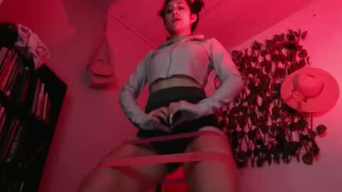 Snapshot of _miss_karoline chatting on 11.21.25 karoline uwu online show from 11.21.25