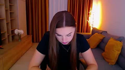 Snapshot of _miss_mia chatting on 10.14.25 Mia online show from 10.14.25