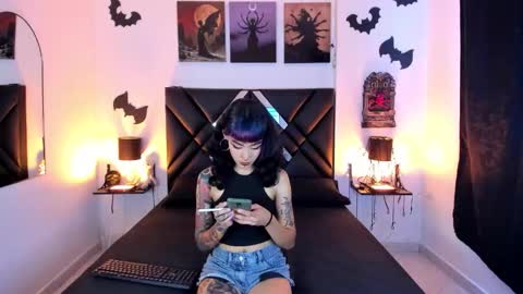 Snapshot of _mizuki chatting on 11.24.25 mizuki online show from 11.24.25