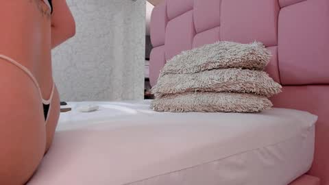 Snapshot of _molly_rosse_ chatting on 01.11.25 _molly_rosse_ online show from 01.11.25