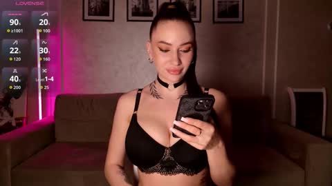 Snapshot of _moon_girl_18 chatting on 03.03.26 Nikol online show from 03.03.26