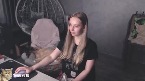 Snapshot of _mother_of_cats chatting on 10.01.25 Debby online show from 10.01.25