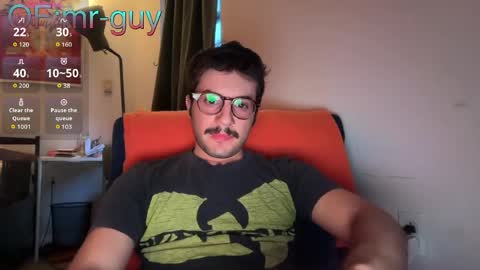 Snapshot of _mrguy_ chatting on 04.10.26 _mrguy_ online show from 04.10.26
