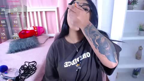 Snapshot of _nahom_ chatting on 02.25.25 nahomi online show from 02.25.25