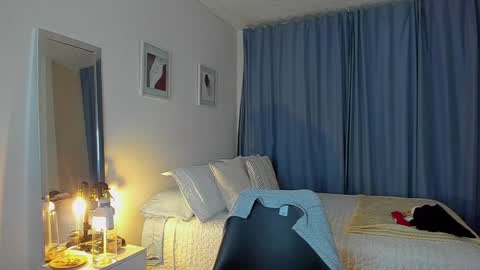 independent model natha online show from 12.14.24