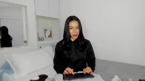 independent model natha online show from 10.15.25