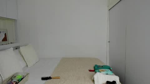 independent model natha online show from 03.17.26