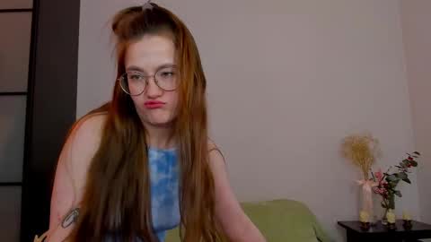 Mia with a big heart  online show from 02.24.25