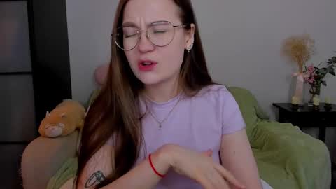 Mia with a big heart  online show from 02.26.25