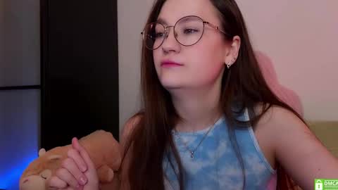 Mia with a big heart  online show from 03.12.25