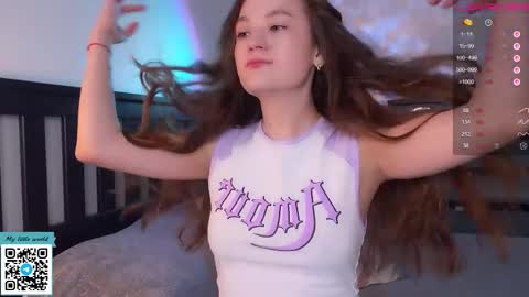 Mia with a big heart  online show from 09.14.25