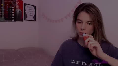 Snapshot of _ni_kiss chatting on 02.24.25 Nika online show from 02.24.25