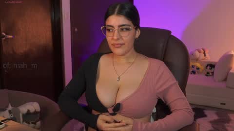 Snapshot of _niah chatting on 05.27.26 NiniHelp me by giving my show a thumbs up online show from 05.27.26
