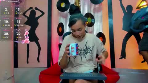 Nicky  Please help me with your thumbs up its importan online show from 12.19.25