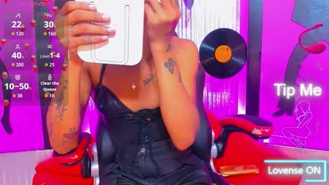 Nicky  Please help me with your thumbs up its importan online show from 03.15.26