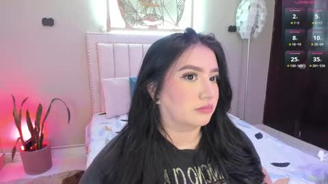 Snapshot of _nina_sweet chatting on 09.18.25 online show from 09.18.25