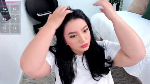 Snapshot of _nina_sweet chatting on 11.07.25 online show from 11.07.25