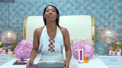  ninafox online show from 10.17.25