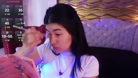 Nina Harpper online show from 07.04.26