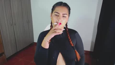 Snapshot of _ninahot chatting on 12.12.24 Nina online show from 12.12.24