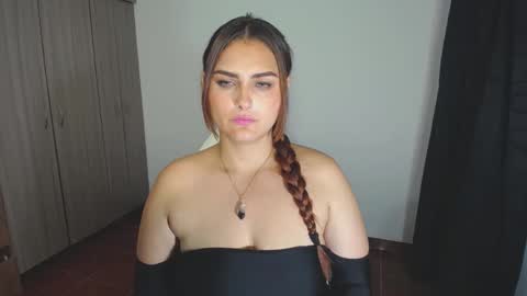 Snapshot of _ninahot chatting on 12.30.24 Nina online show from 12.30.24