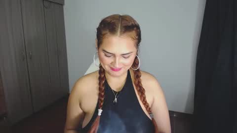 Snapshot of _ninahot chatting on 01.12.25 Nina online show from 01.12.25