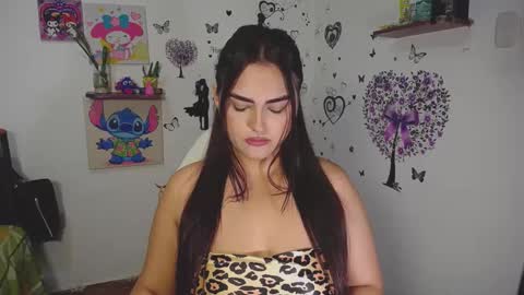 Snapshot of _ninahot chatting on 10.12.25 Nina online show from 10.12.25