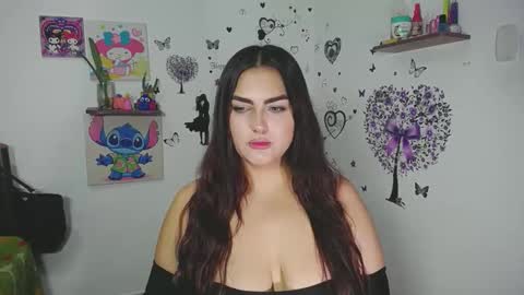 Snapshot of _ninahot chatting on 11.19.25 Nina online show from 11.19.25