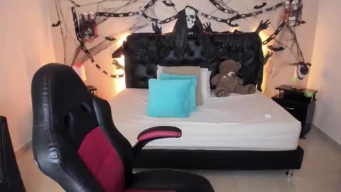 Olivia jones online show from 10.19.25