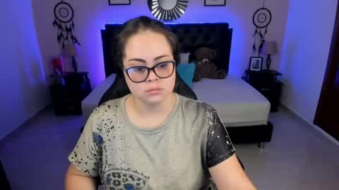 Olivia jones online show from 04.17.26