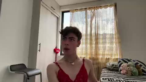 Snapshot of _peachyboy chatting on 06.17.26 esteban online show from 06.17.26
