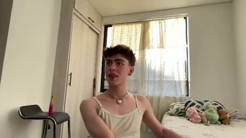 Snapshot of _peachyboy chatting on 06.21.26 esteban online show from 06.21.26