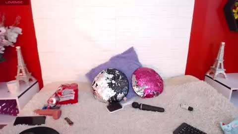 Laura online show from 10.31.25