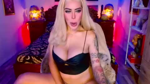 Snapshot of _queengoddess_ chatting on 07.07.26 Hi my name is selinaim glad to meet everyone here online show from 07.07.26