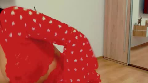 Snapshot of _queensarah_ chatting on 10.03.25 Sarah online show from 10.03.25