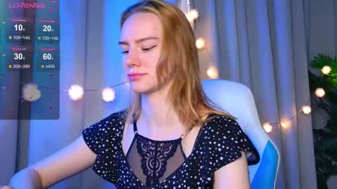 Snapshot of _ramona__ chatting on 10.14.25 im Amy online show from 10.14.25