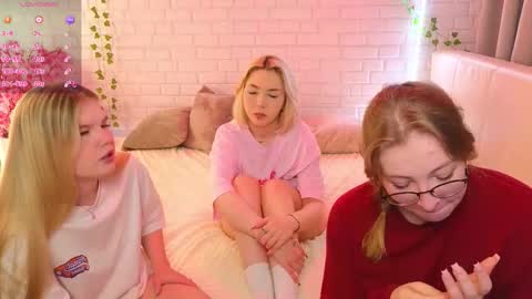 Merlizz Eva Jane Mila Nicole  left to right  online show from 09.30.25