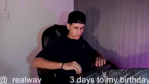 Snapshot of _realwav chatting on 10.22.25 wav online show from 10.22.25