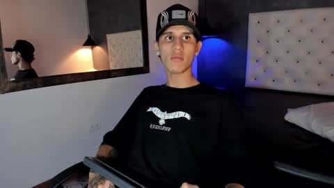 Snapshot of _realwav chatting on 11.10.25 wav online show from 11.10.25