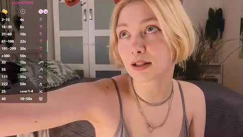 Snapshot of _rude_girl_ chatting on 10.30.25 Eve online show from 10.30.25