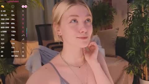 Snapshot of _rude_girl_ chatting on 11.23.25 Eve online show from 11.23.25