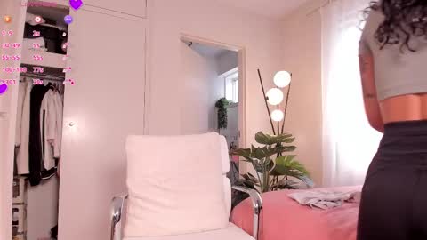 Snapshot of _sandy_s_ chatting on 02.18.25 Sandyy online show from 02.18.25