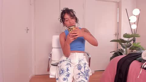 Snapshot of _sandy_s_ chatting on 02.19.25 Sandyy online show from 02.19.25