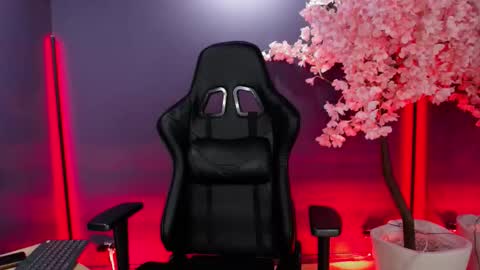 Snapshot of _sarahrose chatting on 11.14.25 Sara online show from 11.14.25