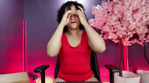 Snapshot of _sarahrose chatting on 11.15.25 Sara online show from 11.15.25