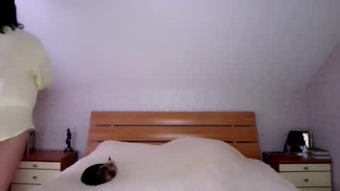 Snapshot of _sarairiti chatting on 10.25.25 Sara online show from 10.25.25