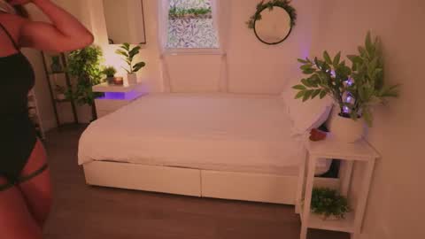 Snapshot of _savii chatting on 11.23.25 Savii online show from 11.23.25