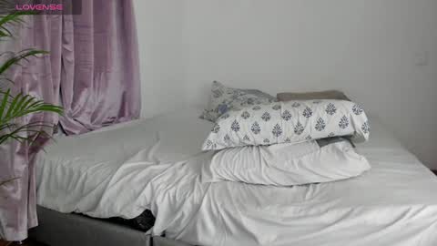 Snapshot of _sexy_star_ chatting on 03.12.25 E T H A N S T A R online show from 03.12.25